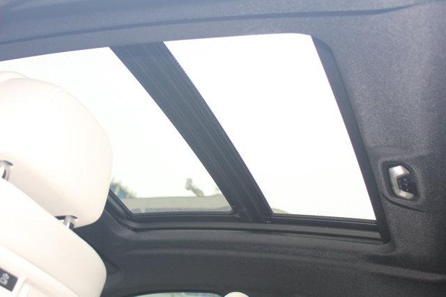 Photo of 2021 Mineral White Metallic BMW X6