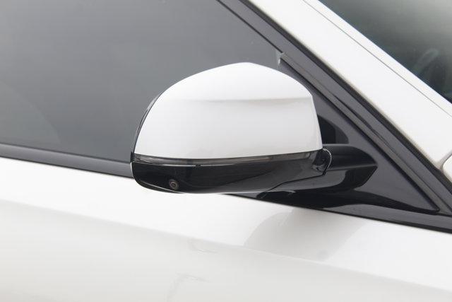 Photo of 2021 Mineral White Metallic BMW X6