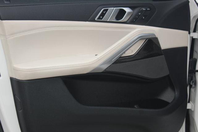 Photo of 2021 Mineral White Metallic BMW X6