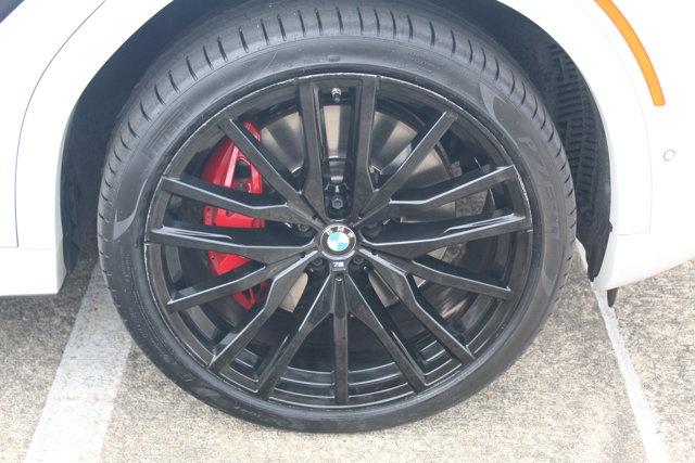Photo of 2021 Mineral White Metallic BMW X6