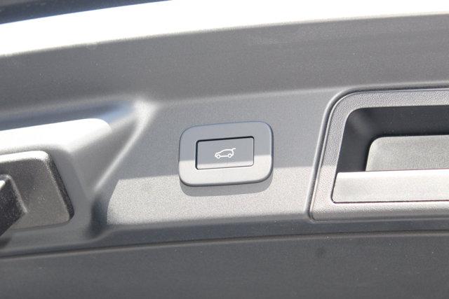 Photo of 2026 Fuji White Land Rover Range Rover Velar