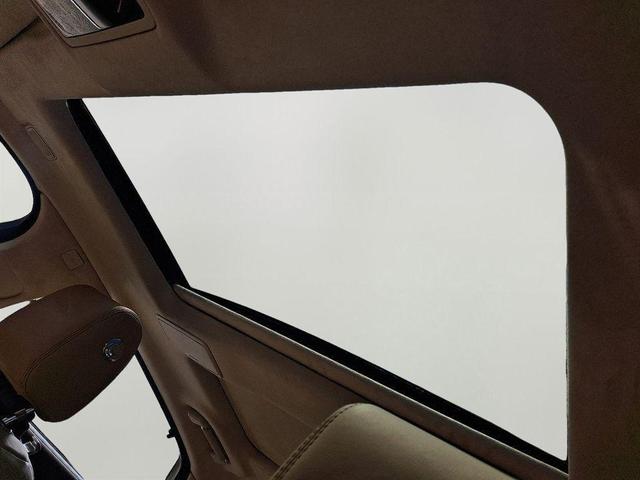 Photo of 2019 British Racing Green Metallic Jaguar XJ