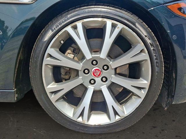 Photo of 2019 British Racing Green Metallic Jaguar XJ