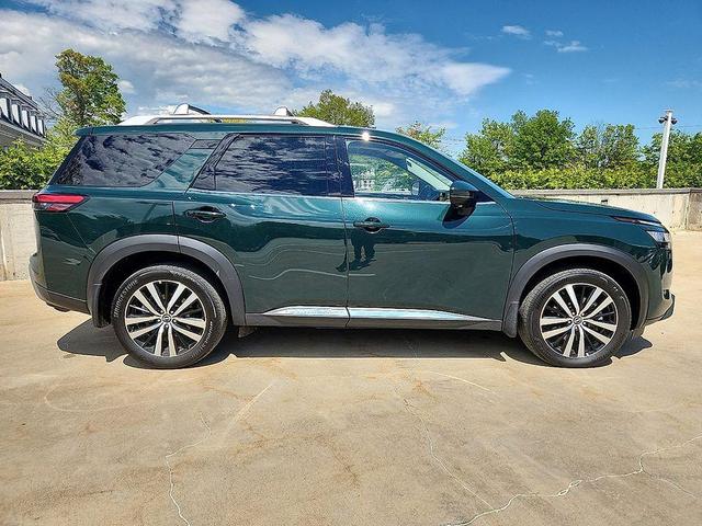 Photo of 2024 Obsidian Green Pearl Nissan Pathfinder