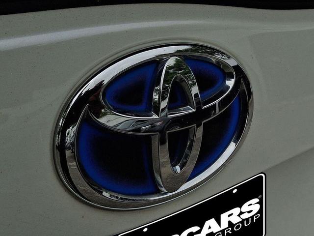 Photo of 2012 Blizzard Pearl Toyota Prius