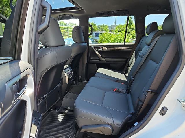 Photo of 2023 Eminent White Pearl Lexus GX 460