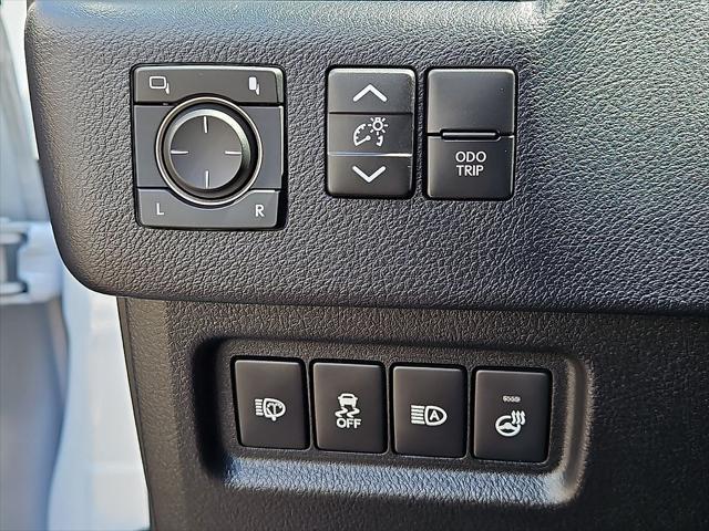 Photo of 2023 Eminent White Pearl Lexus GX 460