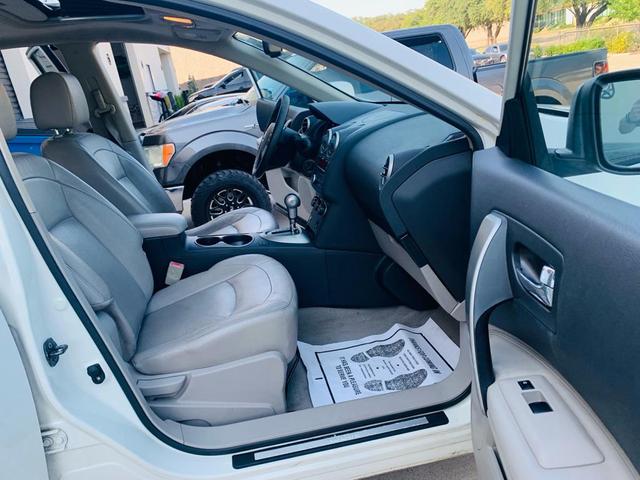 Photo of 2010 Phantom White Pearl Nissan Rogue