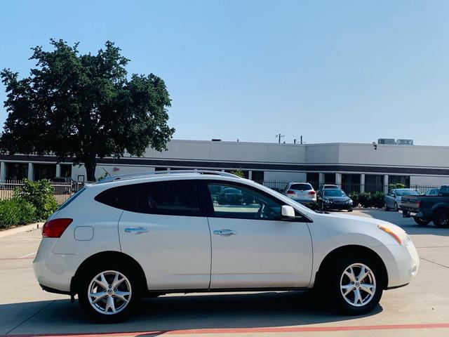 Photo of 2010 Phantom White Pearl Nissan Rogue