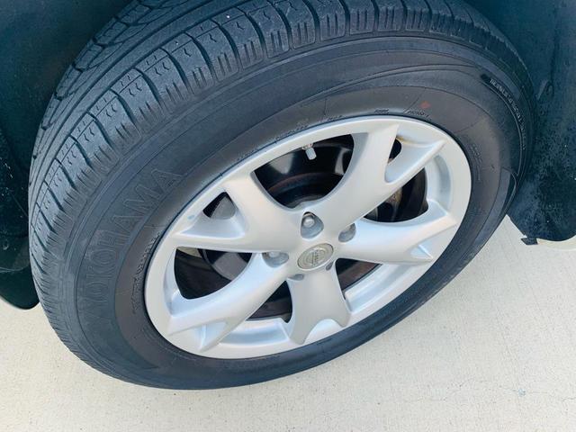Photo of 2010 Phantom White Pearl Nissan Rogue