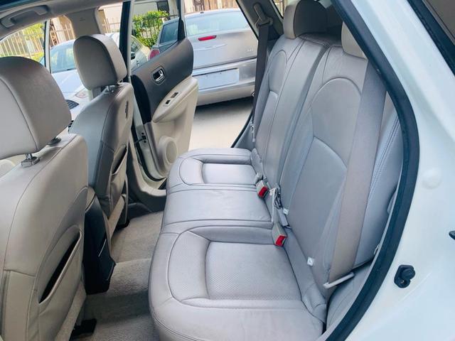 Photo of 2010 Phantom White Pearl Nissan Rogue
