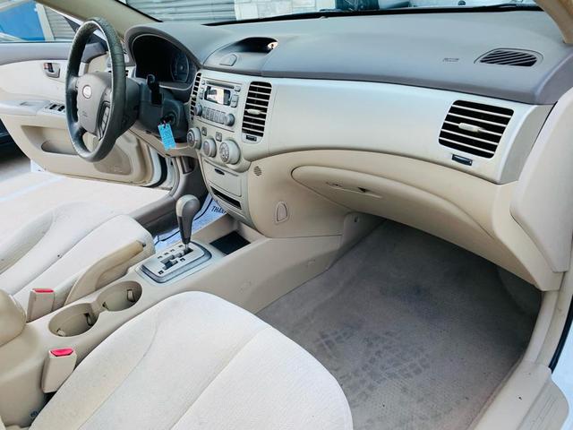 Photo of 2007 WHITE Kia Optima