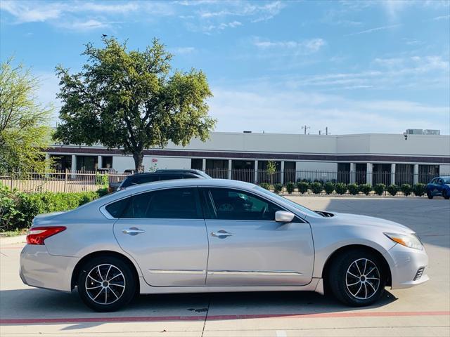 Photo of 2017 Brilliant Silver Nissan Altima