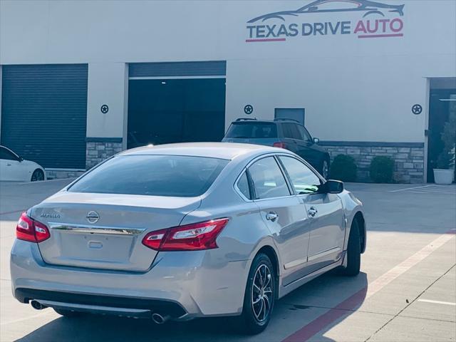 Photo of 2017 Brilliant Silver Nissan Altima