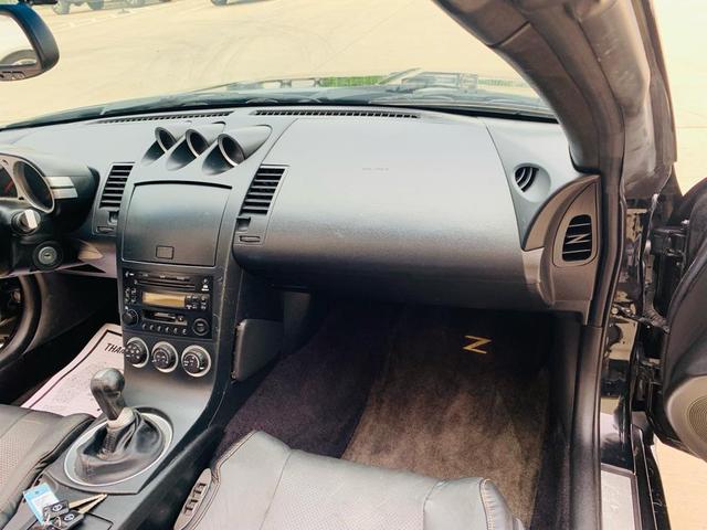 Photo of 2004 Super Black Nissan 350Z