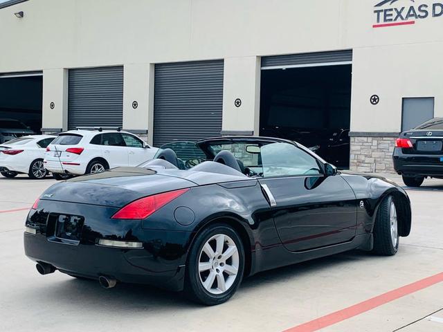 Photo of 2004 Super Black Nissan 350Z