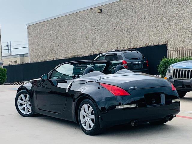 Photo of 2004 Super Black Nissan 350Z