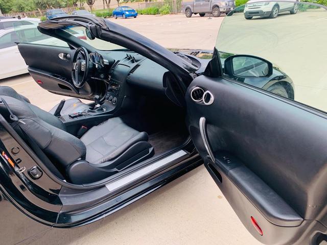 Photo of 2004 Super Black Nissan 350Z
