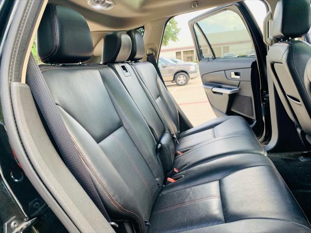 Photo of 2013 Tuxedo Black Metallic Ford Edge
