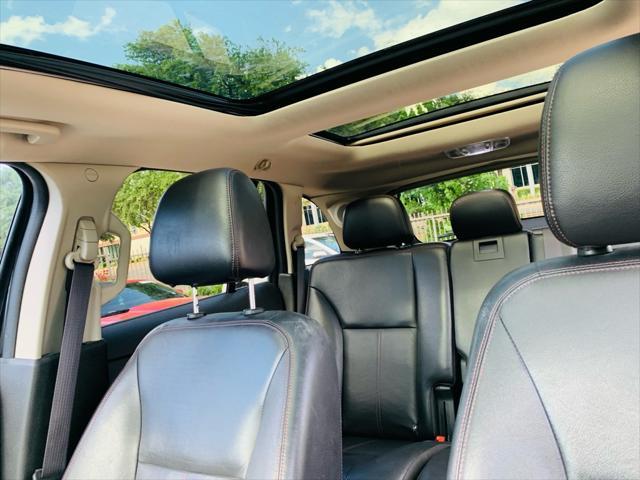 Photo of 2013 Tuxedo Black Metallic Ford Edge