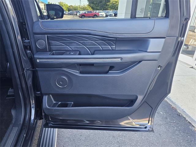 Photo of 2022 Gray Metallic Ford Expedition Max