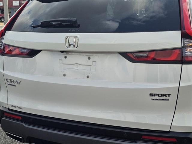 Photo of 2023 Platinum White Pearl Honda CR-V Hybrid