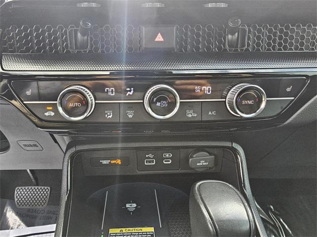 Photo of 2023 Platinum White Pearl Honda CR-V Hybrid