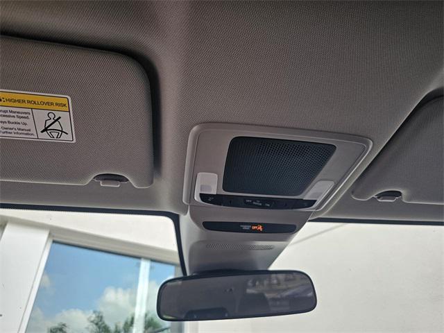 Photo of 2026 Platinum White Pearl Honda HR-V