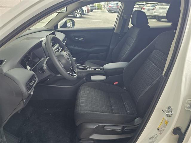 Photo of 2026 Platinum White Pearl Honda HR-V