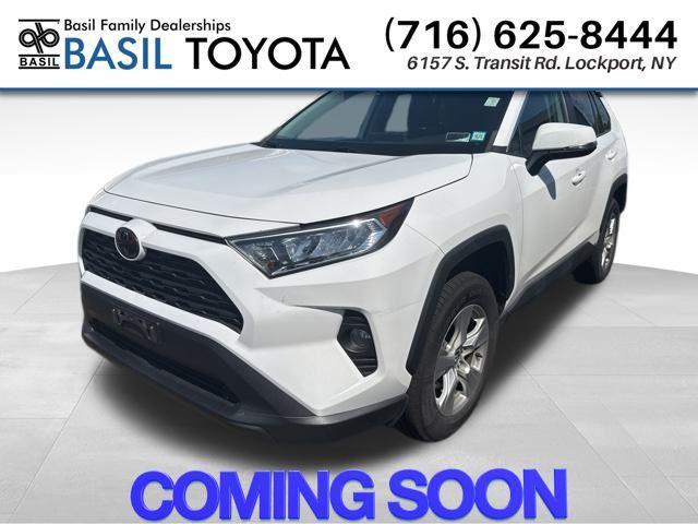 Photo of 2021 Super White Toyota RAV4