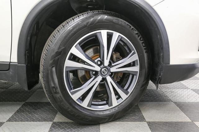 Photo of 2019 Pearl White Tricoat Nissan Rogue