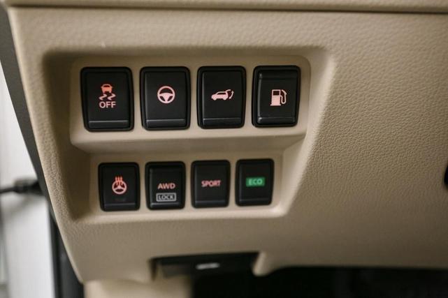 Photo of 2019 Pearl White Tricoat Nissan Rogue