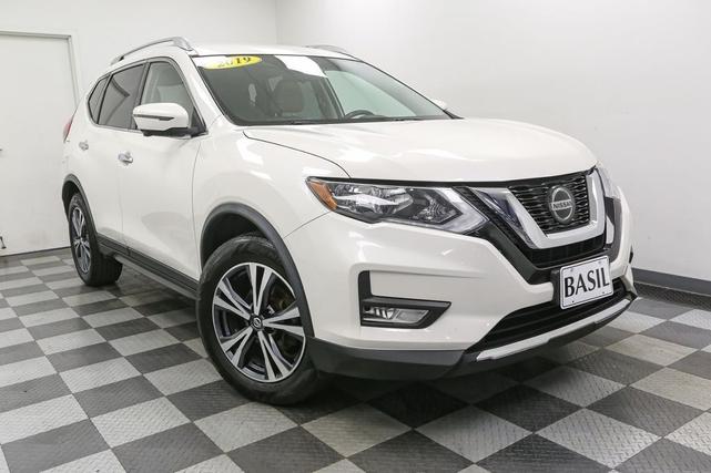 Photo of 2019 Pearl White Tricoat Nissan Rogue