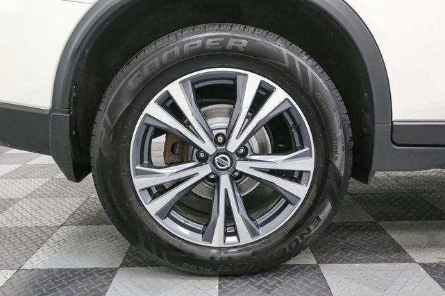 Photo of 2019 Pearl White Tricoat Nissan Rogue