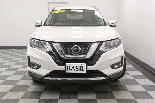 Photo of 2019 Pearl White Tricoat Nissan Rogue