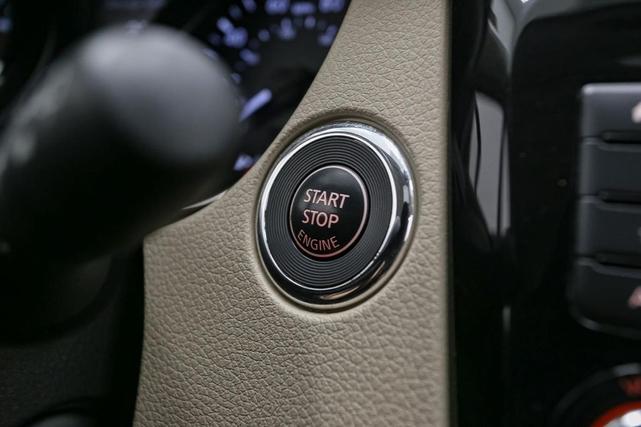 Photo of 2019 Pearl White Tricoat Nissan Rogue