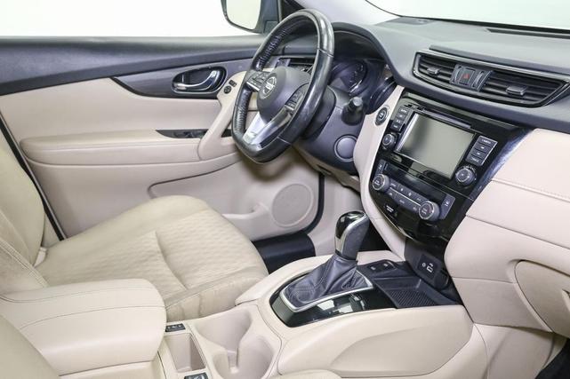 Photo of 2019 Pearl White Tricoat Nissan Rogue