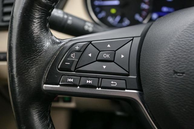 Photo of 2019 Pearl White Tricoat Nissan Rogue
