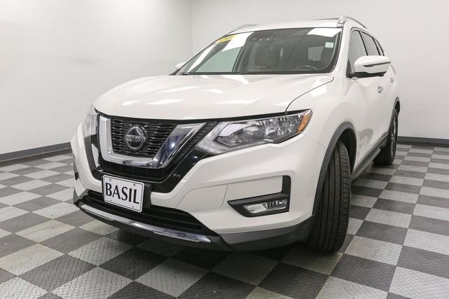 Photo of 2019 Pearl White Tricoat Nissan Rogue