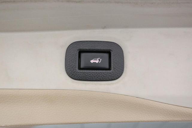 Photo of 2019 Pearl White Tricoat Nissan Rogue