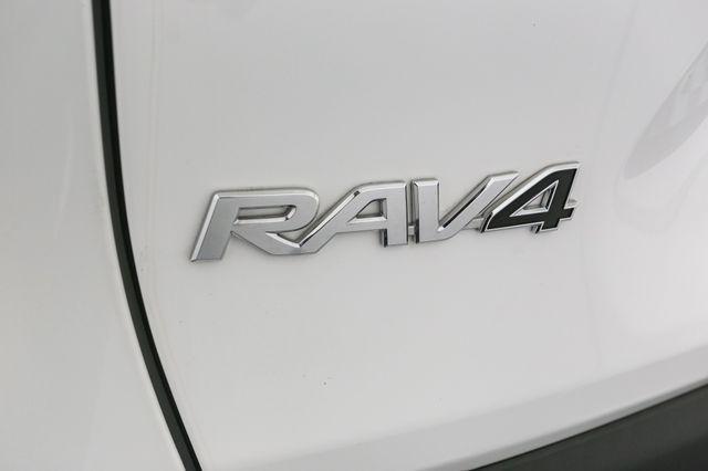 Photo of 2022 White Toyota RAV4
