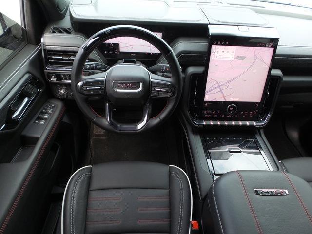 Photo of 2025 Summit White GMC Yukon