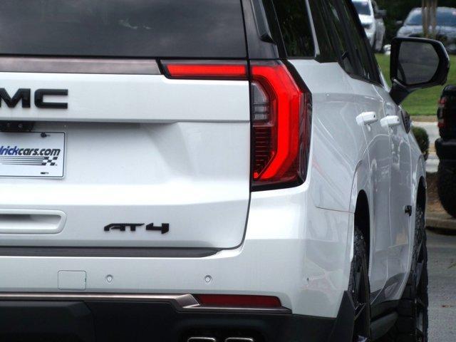 Photo of 2025 Summit White GMC Yukon