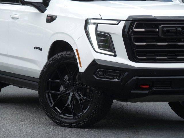 Photo of 2025 Summit White GMC Yukon