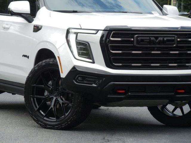 Photo of 2025 Summit White GMC Yukon