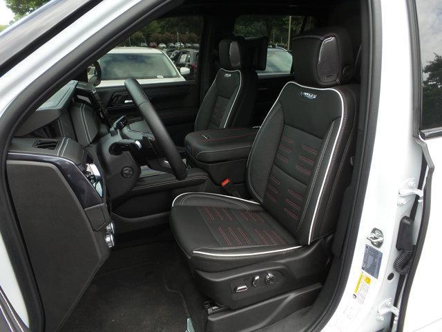 Photo of 2025 Summit White GMC Yukon