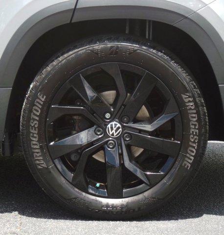 Photo of 2023 Pyrite Silver Metallic Volkswagen Taos
