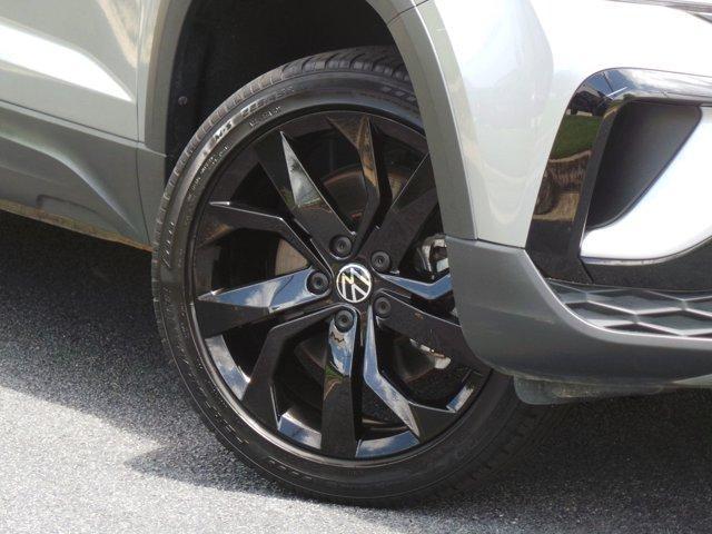 Photo of 2023 Pyrite Silver Metallic Volkswagen Taos