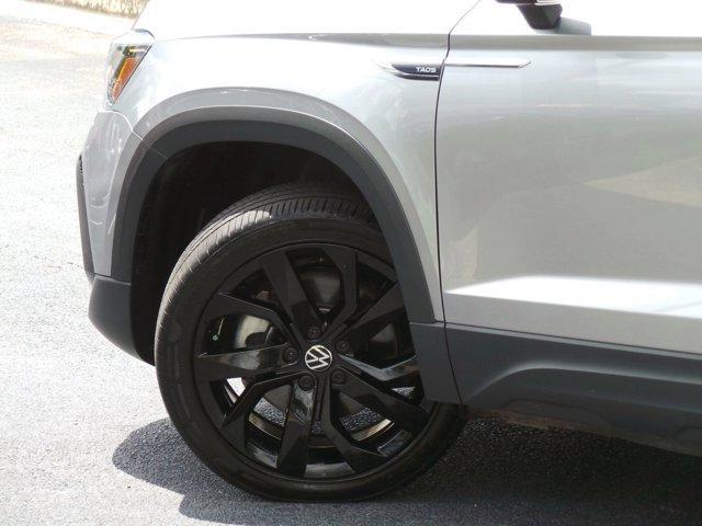 Photo of 2023 Pyrite Silver Metallic Volkswagen Taos