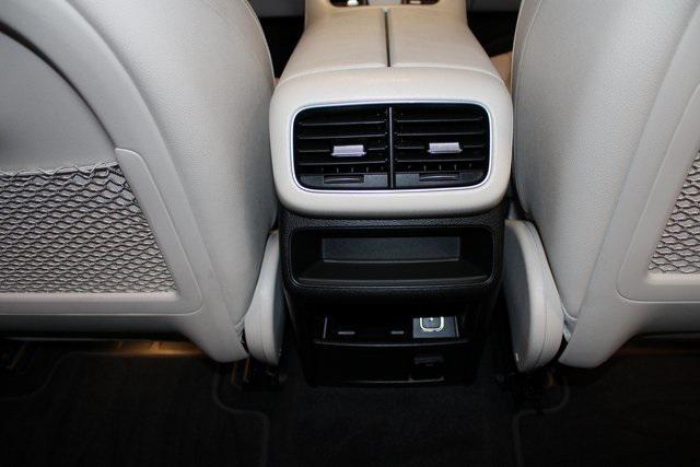 Photo of 2021 Polar White Mercedes-Benz GLE 350